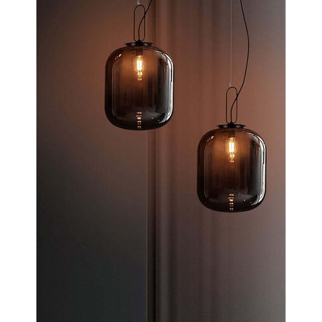 Hunter Pendellampe Glass røykfarget – elegant pendellampe i glass og aluminium for moderne boligdesign.