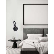 Moderne Schlafzimmeransicht mit der Nova Luce Jaco LED Wandleuchte Verstellbar an der Wand.