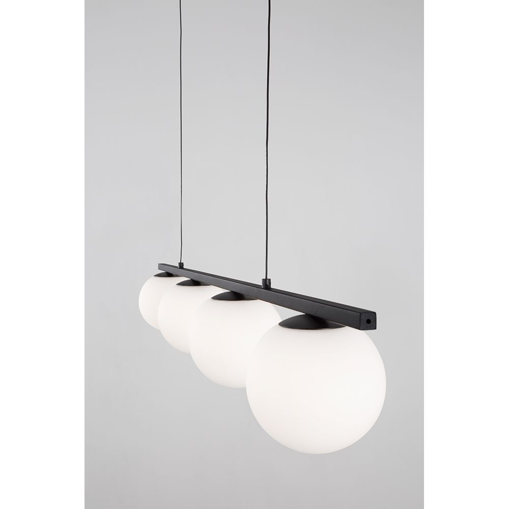 Joline LED Glas-Hängeleuchte in Schwarz mit drei weißen Kugellampen für modernes Raumdesign.