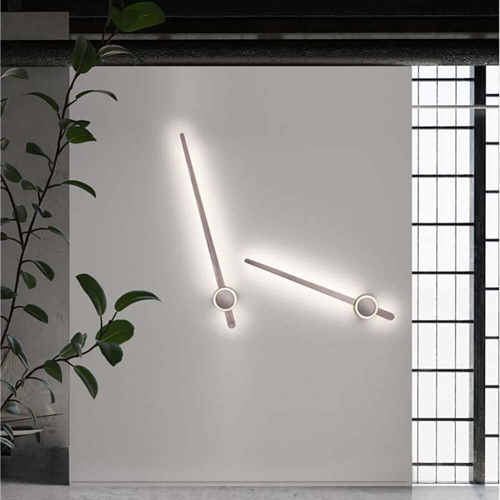 Kedo LED Wandleuchte aus Aluminium an einer modernen Wand, die stilvolle Akzente setzt.