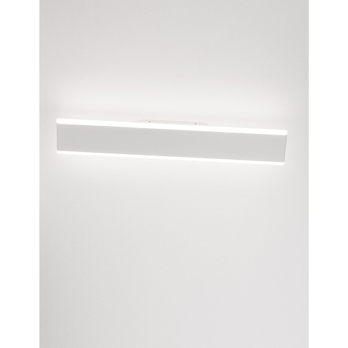 Nova Luce Line LED wall light in white, modern horizontal wall lamp with LED light strip, front view