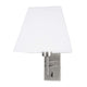 Stilvolle Logan Wandlampe Metall Textil mit weißem Schirm und verchromter Halterung.