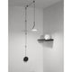 Luccelo LED Wand- & Hängelampe Metall in minimalistischer schwarzweißer Einrichtung mit Regal und Skulptur.