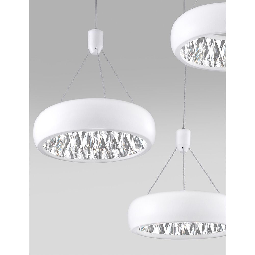 Lumi LED Hängelampe 3-flammig in Weiß mit moderner, eleganter Form und glänzendem Lichtdesign.