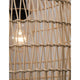 Detailaufnahme der Melody Rattan Hängeleuchte Holzfarben mit natürlichem Rattan-Geflecht und beleuchtetem Licht.