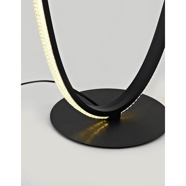 Gnaver LED Gulvlampe Ring 125cm sand-sort med et moderne design og blød belysning.