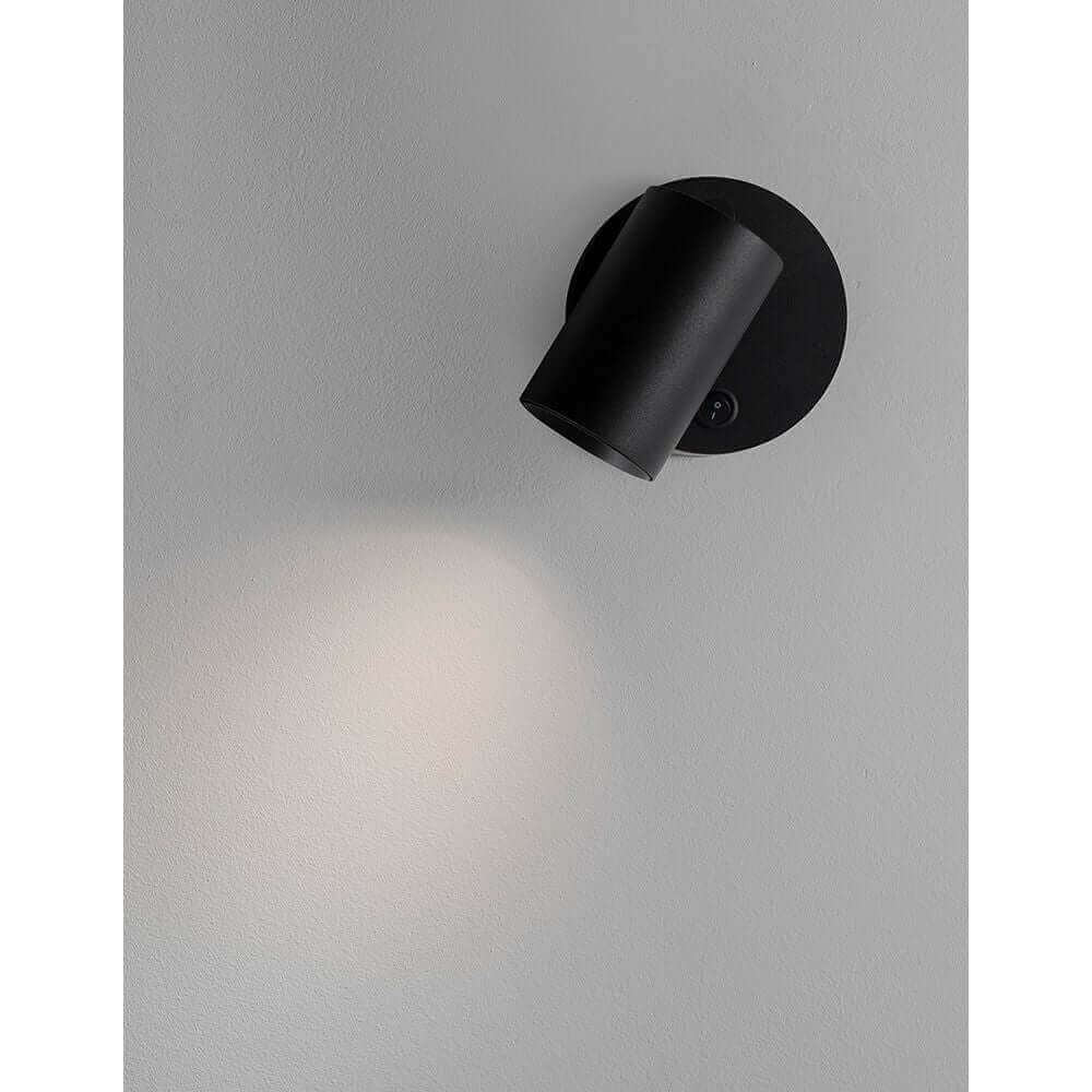 Eleganter Net Wandstrahler in Schwarz, perfekt für stimmungsvolle Beleuchtung an Wänden.