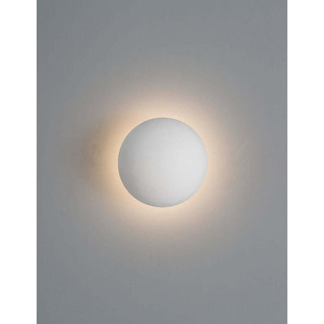 Netune LED Wandleuchte Ø 11cm in modernem Design mit grauem Hintergrund.