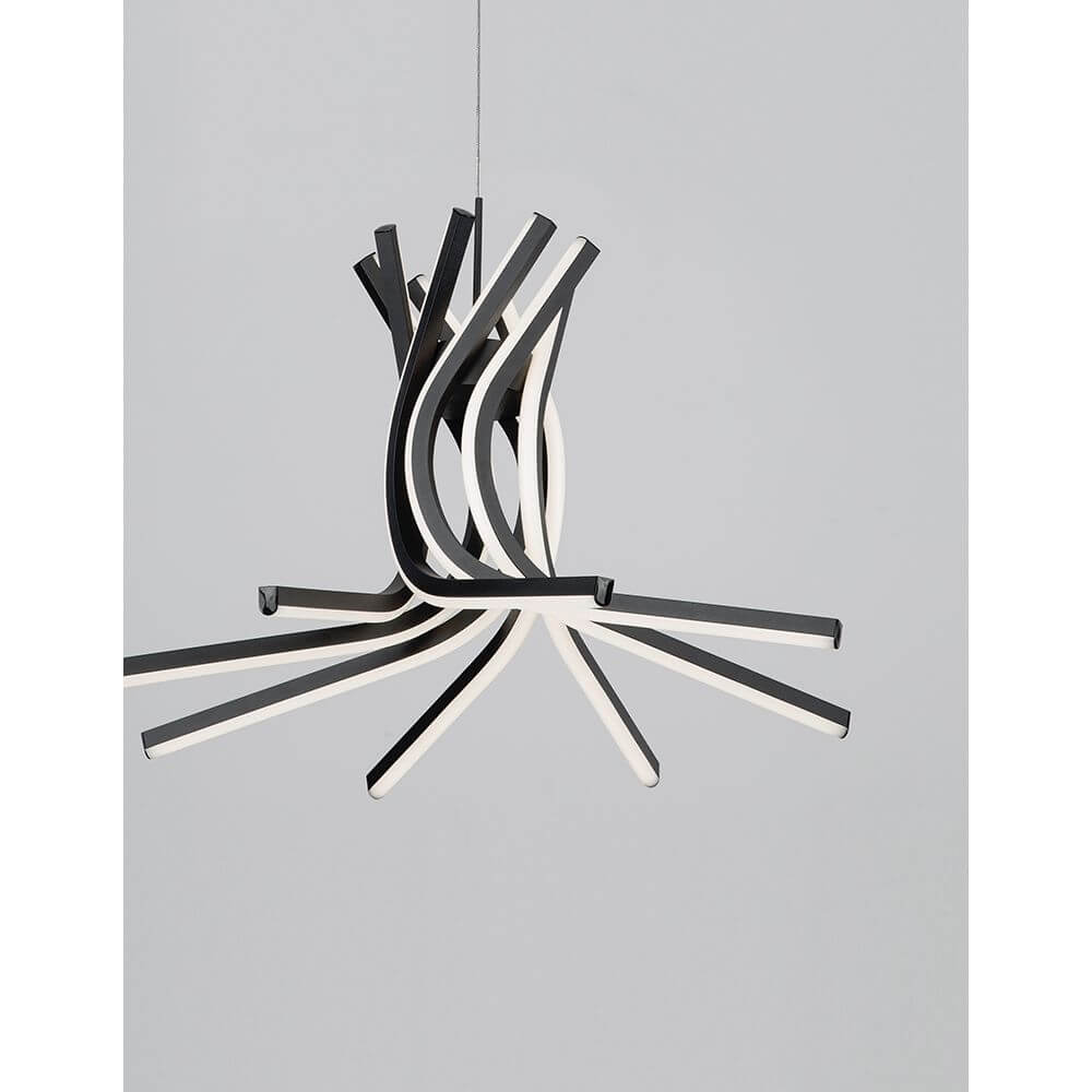 Norine LED Hängelampe Metall Schwarz in modernem Design mit innovativen Formen und eleganter Beleuchtung.