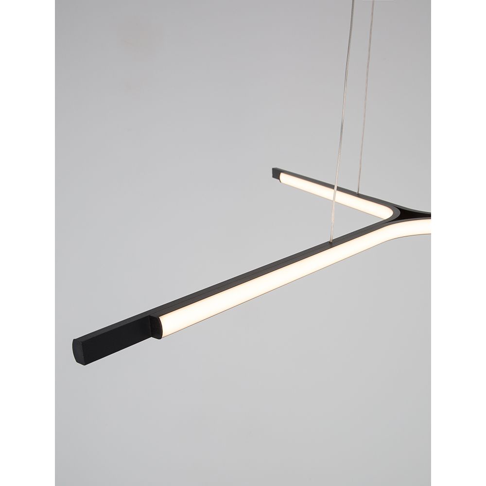Moderne Oderick LED Hängelampe in Schwarz mit warmweißem Licht und elegantem Design für Ess- und Wohnzimmer.