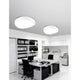 Onda LED Deckenlampe Eisen Glas in modernem Büroraum mit hellen Deckenleuchten und funktionalen Möbeln