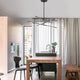 Raccio LED Hängelampe Ø 81cm Metall über einem modernen Esstisch in einer stilvollen Küche.