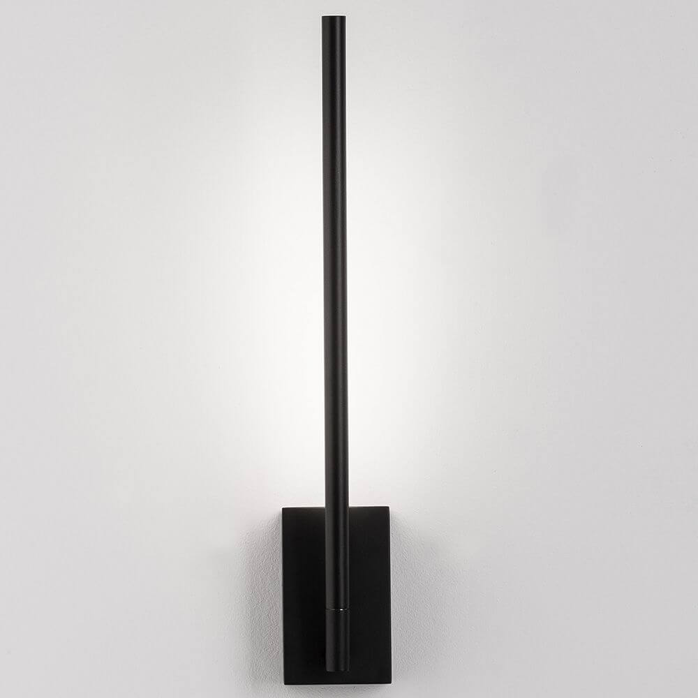 Raccio LED Wandleuchte Metall, Acryl in schlichter, moderner Ausführung an Wand montiert.
