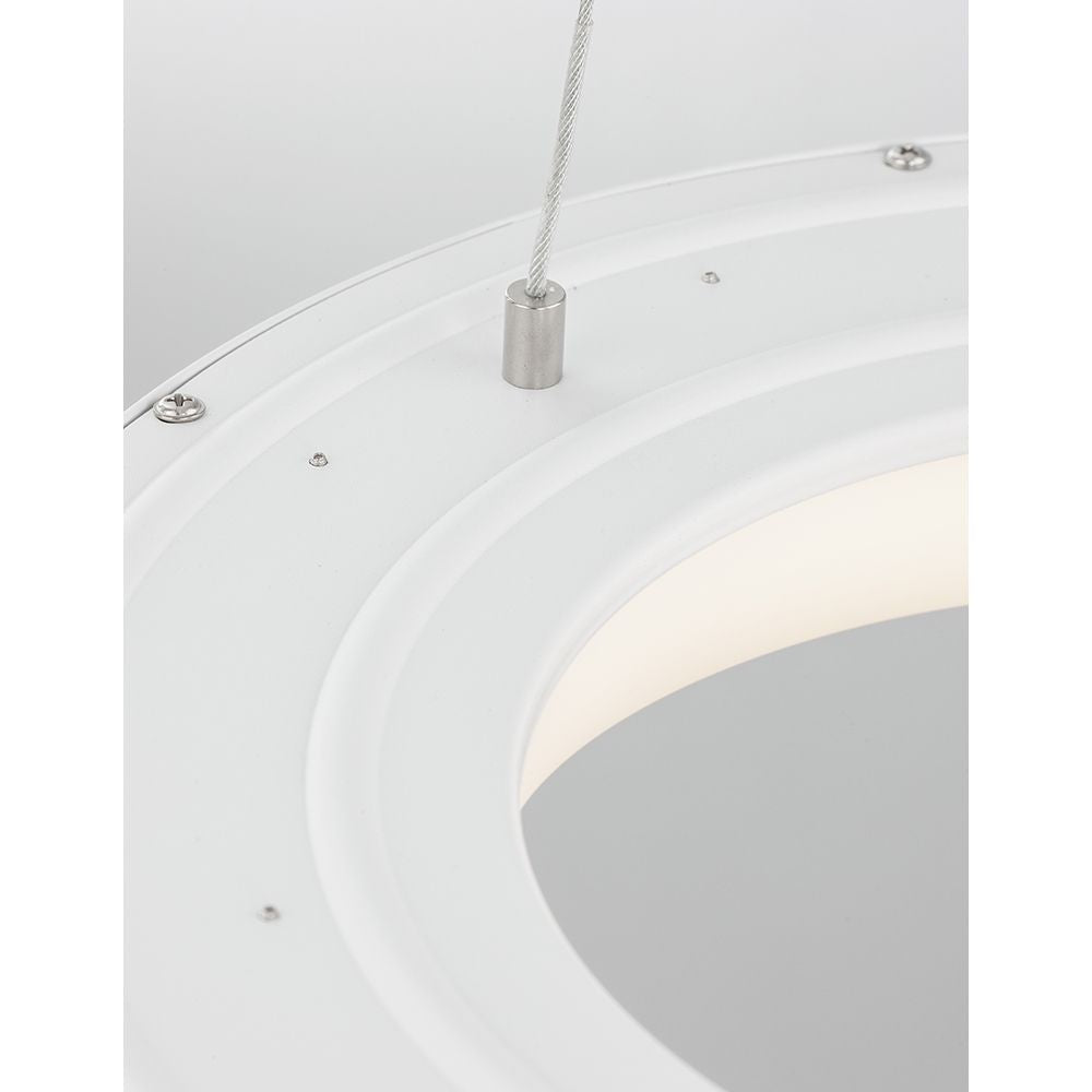 Detailansicht der Rando LED Thin Hängelampe mit schickem minimalistischem Design aus Aluminium und Acryl.