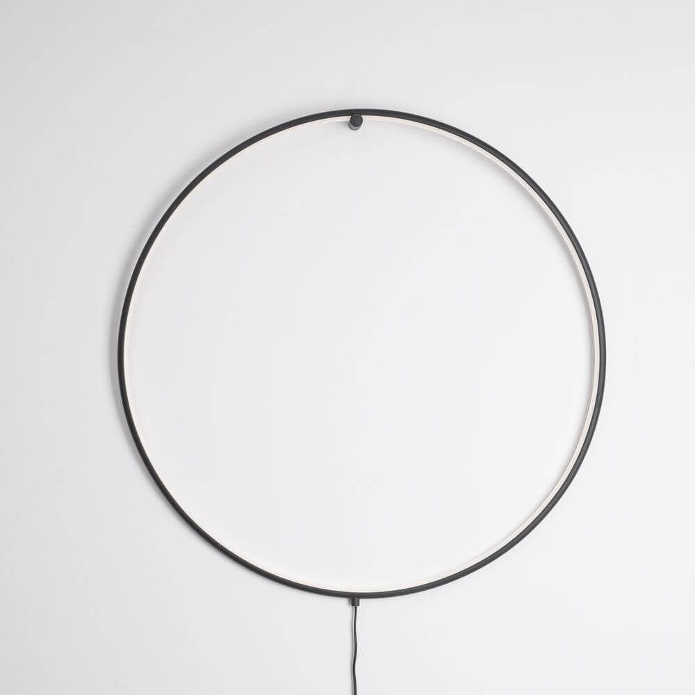 Ring LED-Wandleuchte zum aufhängen Schwarz, moderne Wandbeleuchtung aus Acryl und Aluminium in elegantem Schwarz.