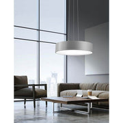 Roda LED Hängelampe in modernem Wohnzimmer mit minimalistischem Design und warmweißem Licht.
