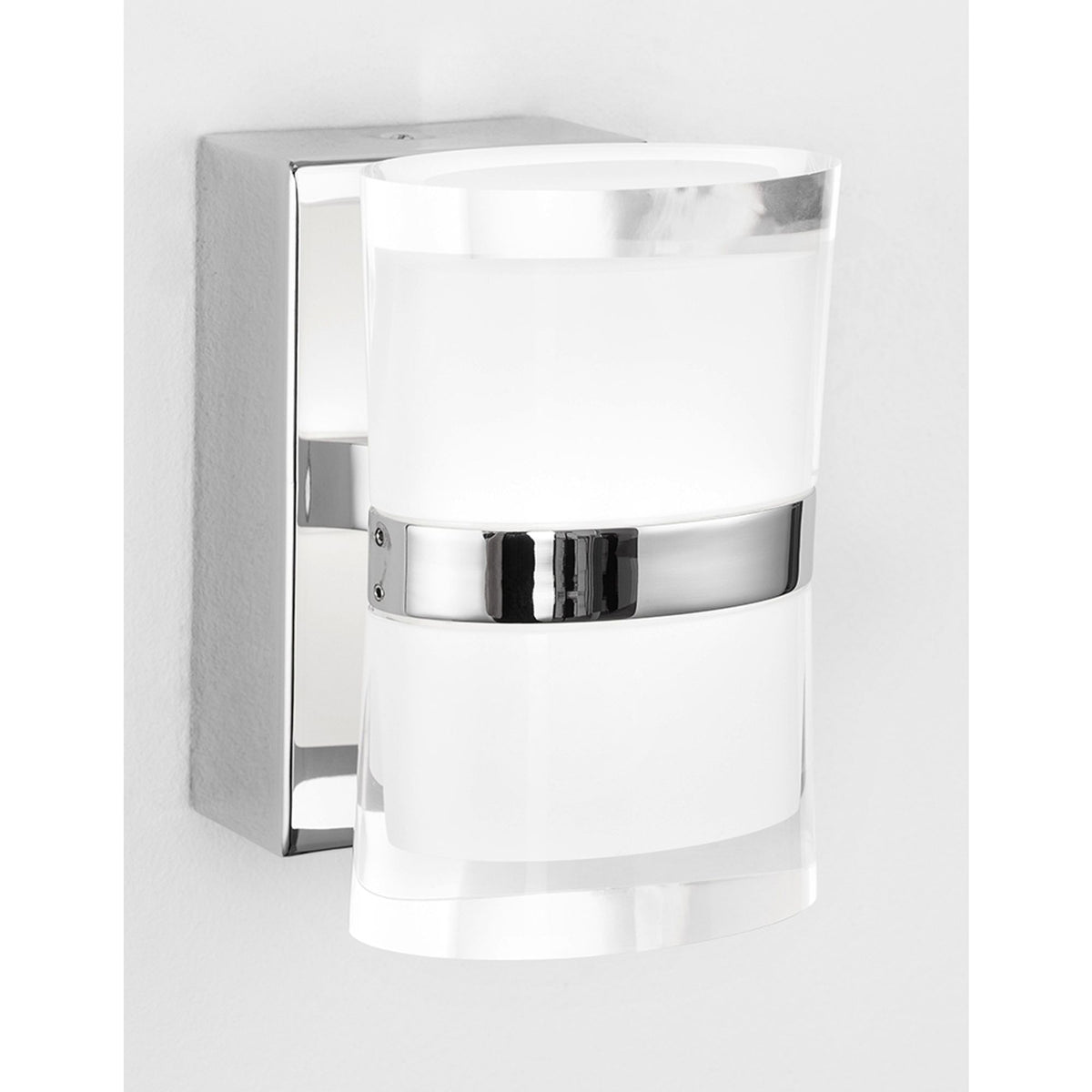 Nova Luce Sabia LED lampada da parete da bagno con due paralumi bianchi e dettagli cromati, moderna lampada per bagno