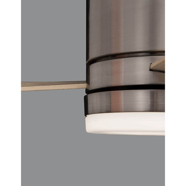 Vue détaillée du ventilateur Satin LED Nickel brossé avec un design moderne.