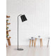 Stabile Stehlampe 188cm Matt in modernem Raum mit weißen Wänden und Holzmöbeln.
