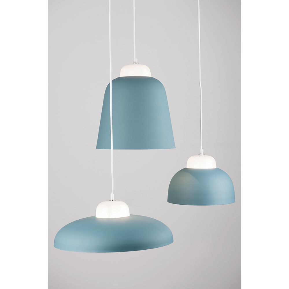 Victoria Metall Hängelampe in Blau, skandinavisches Design, ideal für Ess- und Wohnzimmer, aus robustem Aluminium.