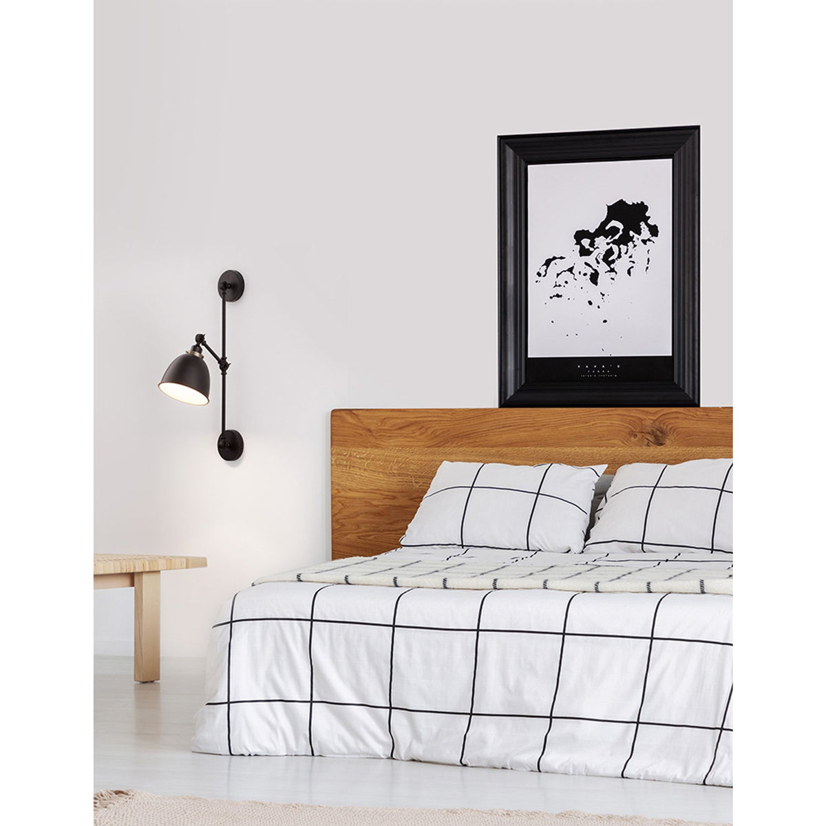 Nova Luce Virgo verstellbare Wandleuchte in Schwarz, modernes Design mit verstellbarem Arm und Kugelgelenk, an Schlafzimmerwand montiert