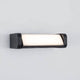 Volver LED-Wandleuchte drehbar Schwarz IP54 an der Wand montiert mit eleganten Konturen.