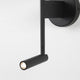 Yama Wandlampe mit LED Lesearm - eleganter schwarzer Richtstrahler montiert an der Wand.