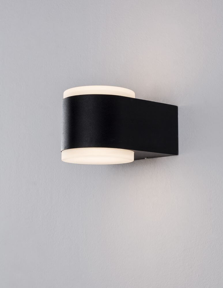 Nus LED Außenwandleuchte 3000K Up & Down Anthrazit IP54 an einer Wand installiert.
