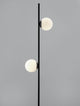 Nuvole LED Stehlampe 3000K Schwarz, Weiß mit modernem Design und Opal Glaskonstruktion.