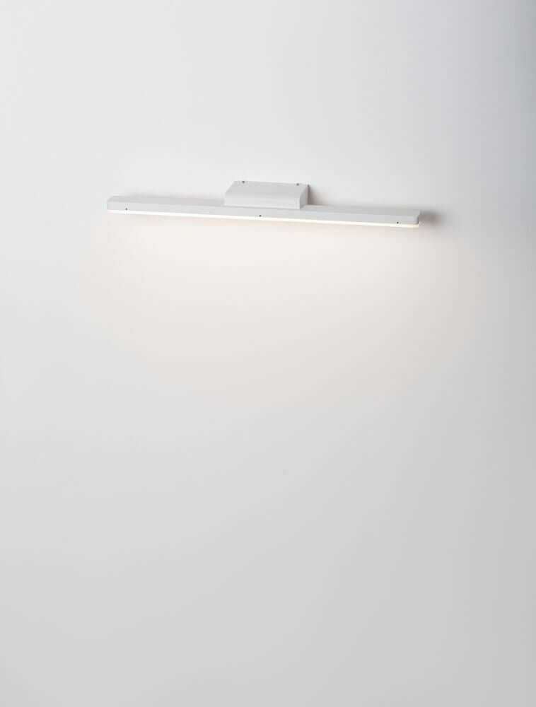 Nyx LED Wandleuchte 3000K IP44 an einer Wand, spritzwassergeschützt und modern.