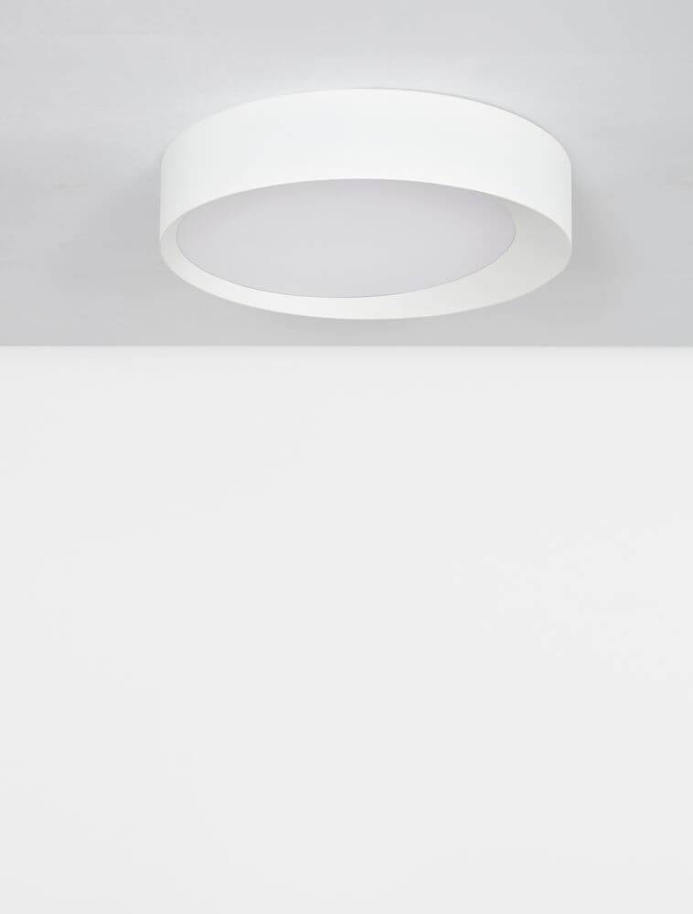 Oby LED Deckenleuchte Ø 60cm 3000K in modernem Design, ideal für verschiedene Wohnräume.