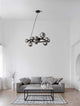 Odillia Pendelleuchte Ø 65cm G9 11-flammig elegant über grauer Couch in modernem Wohnzimmer.