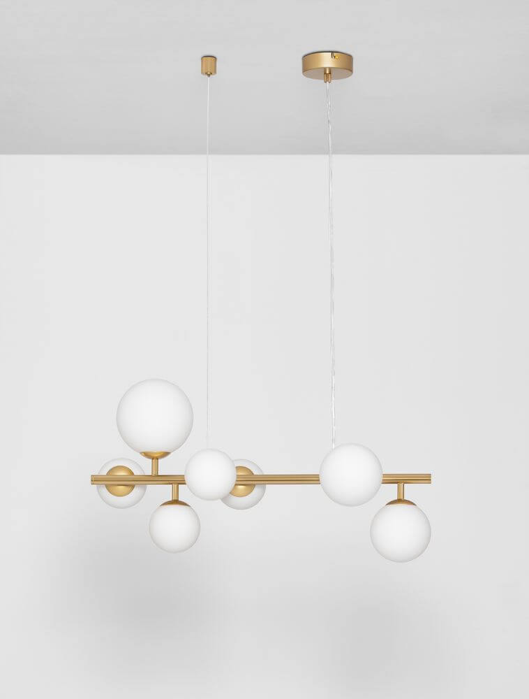 Odillia Pendelleuchte G9 7-flammig mit Opalgläsern und mattgoldener Metalloberfläche.