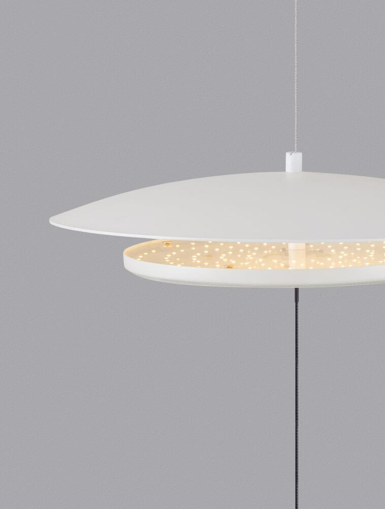 Olos LED Deckenleuchte 3000K Netzstecker Weiß,Chrom mit elegantem Design und warmem Licht.