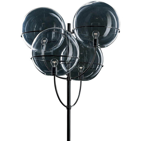 Oluce Außen-Laterne Stehlampe Lyndon 300 Schwarz mit vier globusförmigen Lampenschirmen in modernem Design.