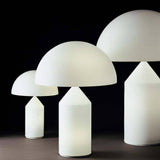 Lampada da comodino in vetro Oluce Atollo 70 Opal