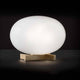 Oluce Glas Tischlampe Alba Alu, Weiß auf einem Tisch mit eleganter, runder Form in hellem Licht.
