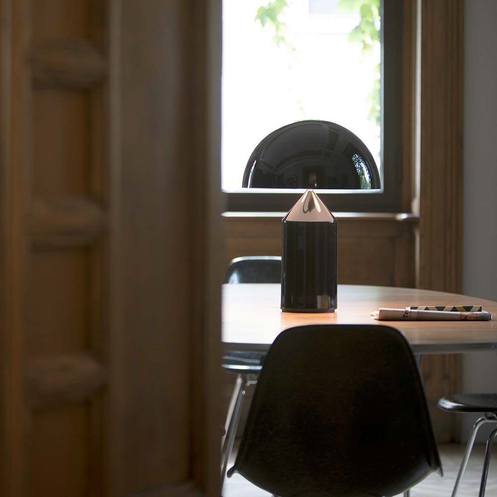 Lámpara de mesa Oluce Atollo 70 negra