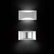 Oluce LED Wandlampe Kelly Chrom in elegantem Design und Chrom-Finish an der Wand montiert.