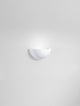 Onica LED Wandleuchte 3000K Weiß an einer hellen Wand installiert, bietet modernes Design und warmweißes Licht.