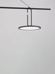 Alt Tag: Opi LED Pendelleuchte Horizontal 3000K Schwarz - schlanke, schwarze LED-Hängeleuchte mit rundem Diffusor, modern für Wohnzimmer oder Esszimmer