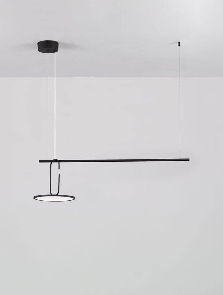 Opi LED Pendelleuchte Horizontal 3000K Schwarz, schlanke schwarze Stangenleuchte mit rundem LED-Element, ideal für modernes Esszimmer oder Wohnzimmer