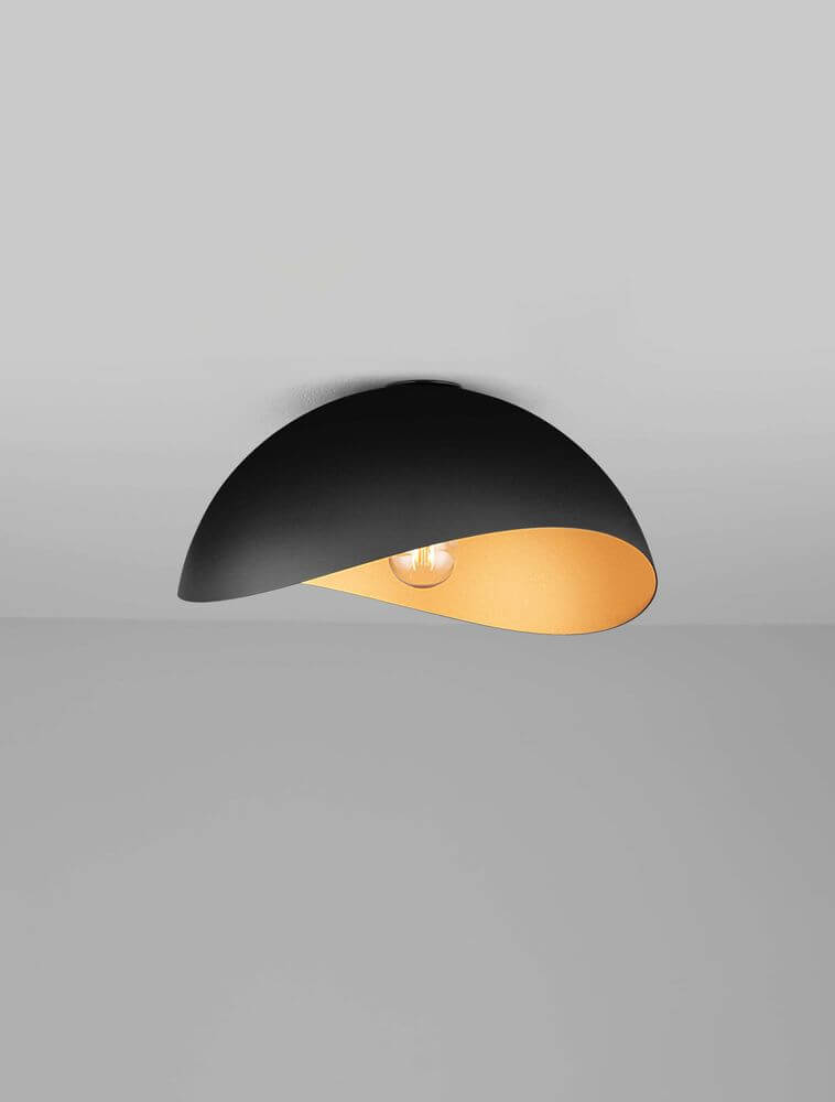 Opsi Deckenleuchte E27 Ø 40cm mit mattem Schwarz und goldenem Innenreflektor.