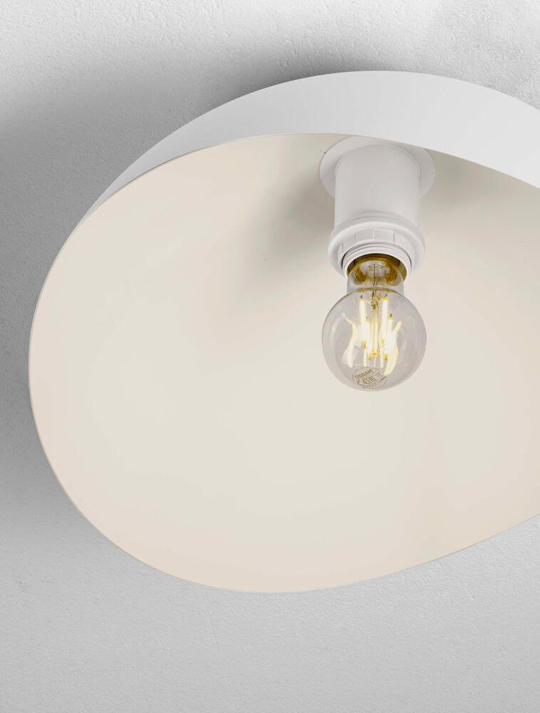 Opsi Deckenleuchte E27 Ø 40cm mit geschwungener Form und warmem Lichtschein.