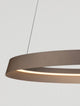 Ormi Pendelleuchte Ø 60cm 2700, 3000K im minimalistischen Design aus champagnerfarbenem Aluminium.