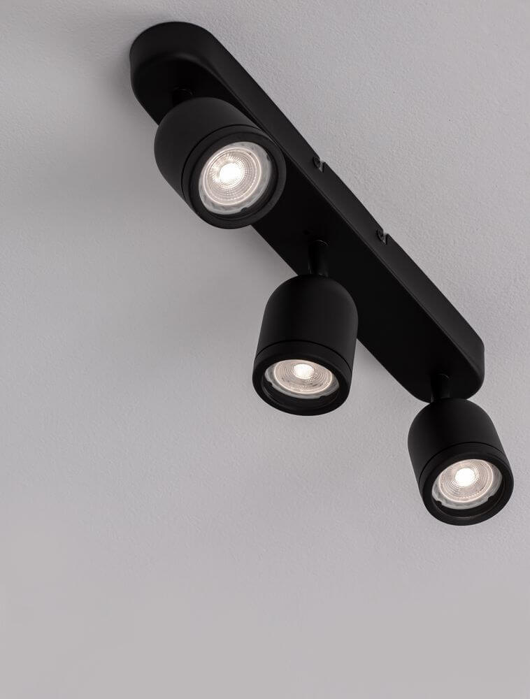 Orson Deckenleuchte GU10 3-flammig mit drei schwenkbaren Spots in modernem Design.