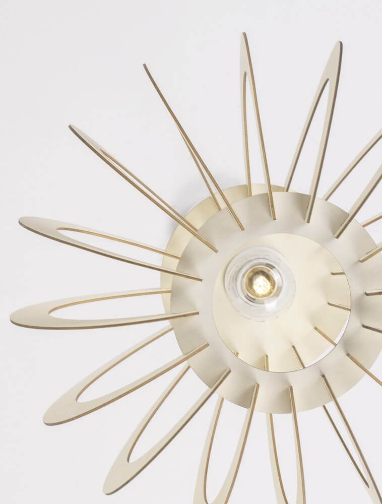 Ottoline Pendelleuchte E27 Ø 40cm - filigranes Design mit geschwungenen Elementen aus Naturholz und elegantem Metall.