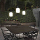 Outdoor Modular Hängelampe Hue Structure IP65 (ohne Schirm) mit leuchtenden Pendelleuchten im Garten.