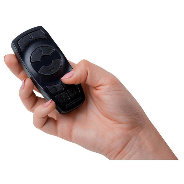 Plug & Shine Controller IP68 433MHz remote control in hand, for operating outdoor lighting installations.