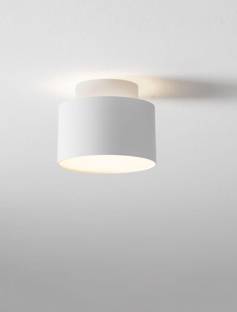 Ozen LED Deckenleuchte Ø 11cm in Weiß mit warmem Licht bei 3000K für moderne Innenräume.